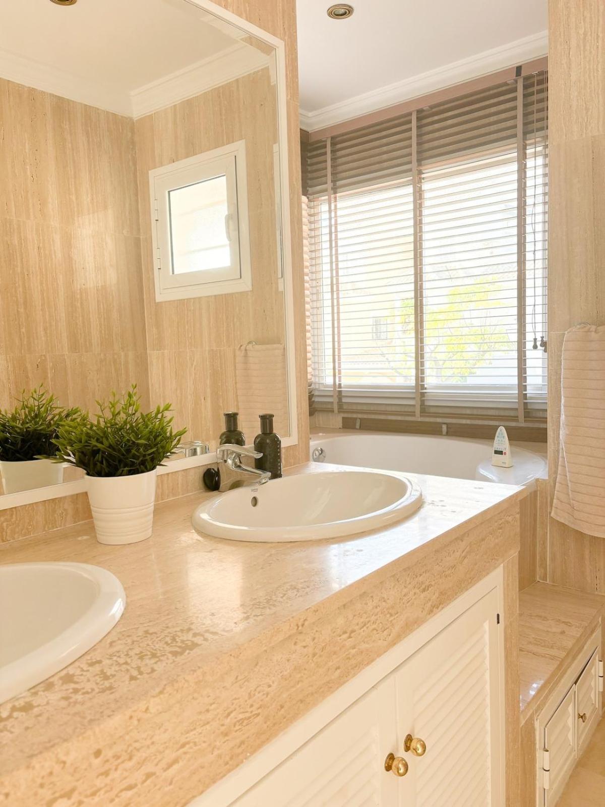 Stunning Near Golf Courses Perfect For Relaxation! *